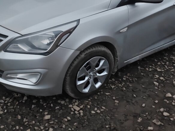 2016 Hyundai Solaris I Рестайлинг, серебристый, 650000 рублей - вид 4