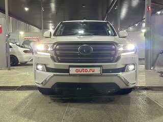 2016 Toyota Land Cruiser 200 Series Рестайлинг 2, белый, 5650000 рублей, вид 1