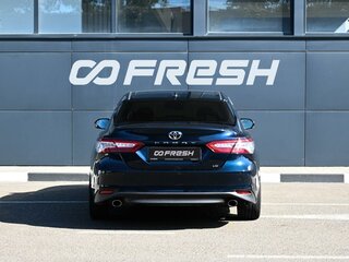 2018 Toyota Camry VIII (XV70), синий, 2390000 рублей, вид 4