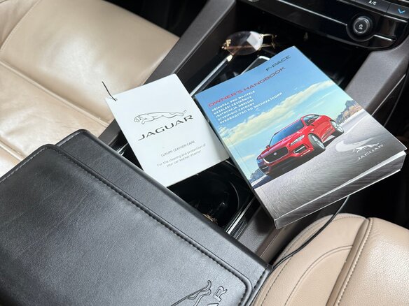 2017 Jaguar F-Pace I, красный, 2349000 рублей - вид 21