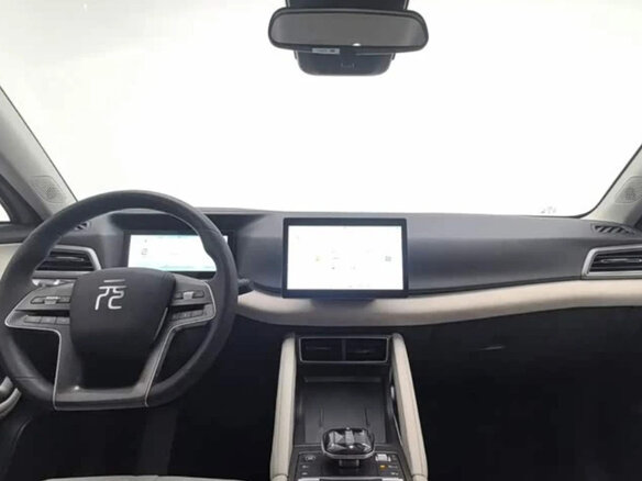 2024 BYD Yuan Up 45.12 kWh, белый - вид 3