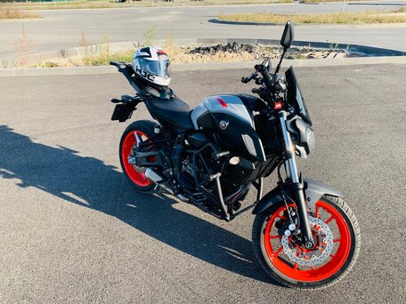 2020 Yamaha MT-07 (FZ-07), серый, 900000 рублей, вид 2