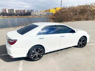 2015 Toyota Camry VII (XV50) Рестайлинг, белый, 2050000 рублей, вид 4