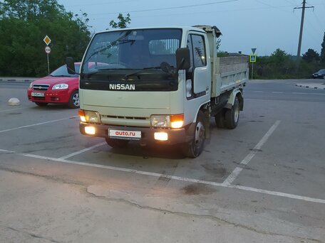 1995 Nissan Atlas, белый, 1930000 рублей, вид 2