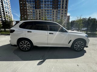 2021 BMW X5 45e IV (G05/G18), белый, 8620000 рублей, вид 4