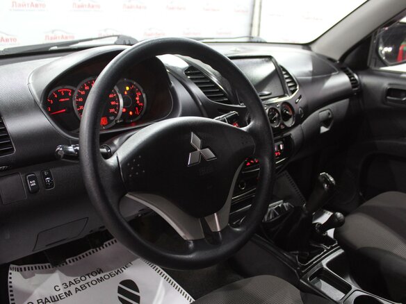 2013 Mitsubishi L200 IV, чёрный - вид 10