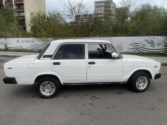 2002 Lada (ВАЗ) 2107, белый, 200000 рублей - вид 1