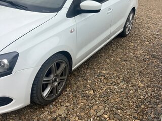 2015 Volkswagen Polo V Рестайлинг, белый, 820000 рублей, вид 3
