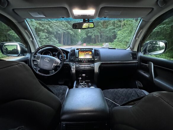 2010 Toyota Land Cruiser 200 Series, белый, 2800000 рублей - вид 17
