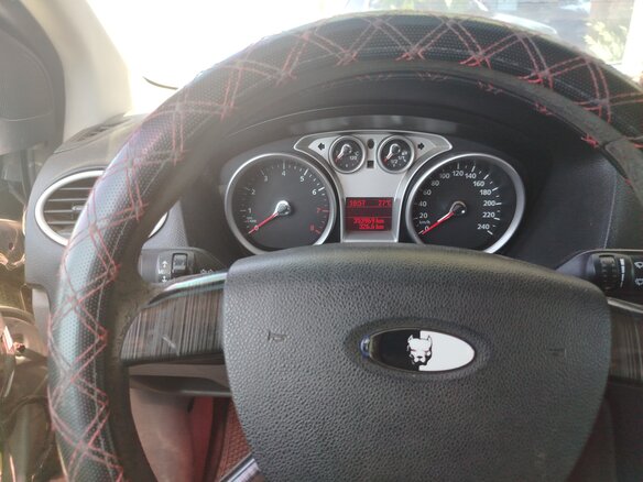 2008 Ford Focus II Рестайлинг, чёрный, 360000 рублей - вид 4
