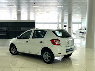 2019 Renault Sandero II Рестайлинг, белый, 731000 рублей, вид 2