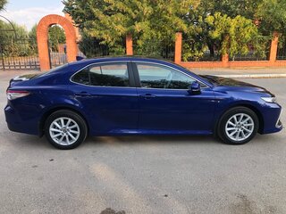 2021 Toyota Camry VIII (XV70) Рестайлинг, синий, 2700000 рублей, вид 4
