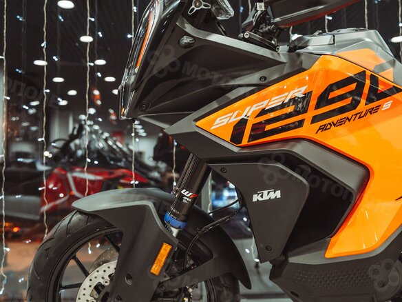 2024 KTM 1290 Super Adventure S, оранжевый - вид 12