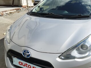 2017 Toyota Aqua I Рестайлинг, серебристый, 990000 рублей, вид 1
