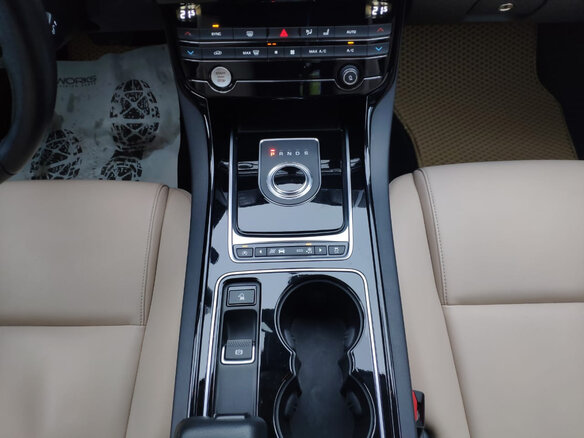 2016 Jaguar XE EcoBoost I, чёрный - вид 9