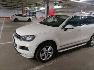 2011 Volkswagen Touareg II, белый, 1610000 рублей, вид 1