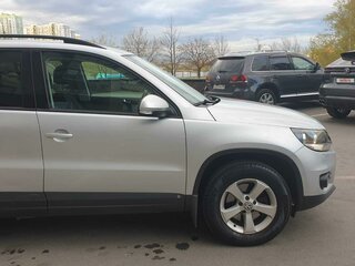 2013 Volkswagen Tiguan I Рестайлинг, серебристый, 1750000 рублей, вид 4