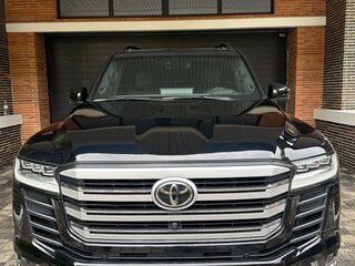2021 Toyota Land Cruiser 300 Series, чёрный, 10700000 рублей, вид 1