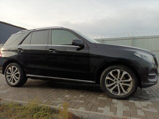 2016 Mercedes-Benz GLE 300 I (W166), чёрный, 2600000 рублей, вид 1