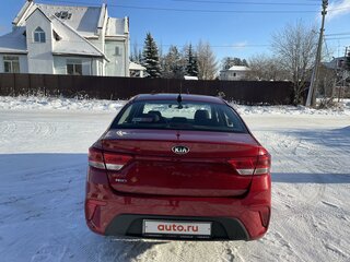 2017 Kia Rio IV, красный, 1550000 рублей, вид 4