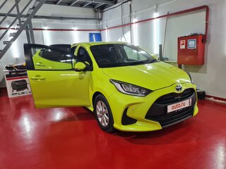2020 Toyota Yaris IV, жёлтый, 1510000 рублей, вид 3