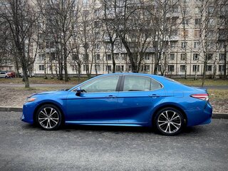 2018 Toyota Camry US Market VIII (XV70), синий, 1950000 рублей, вид 5