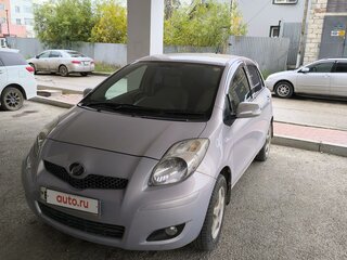 2009 Toyota Vitz II (XP90), серый, 700000 рублей, вид 1