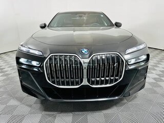 2025 BMW i7 xDrive60 I (G70), чёрный, 15365951 рублей, вид 2