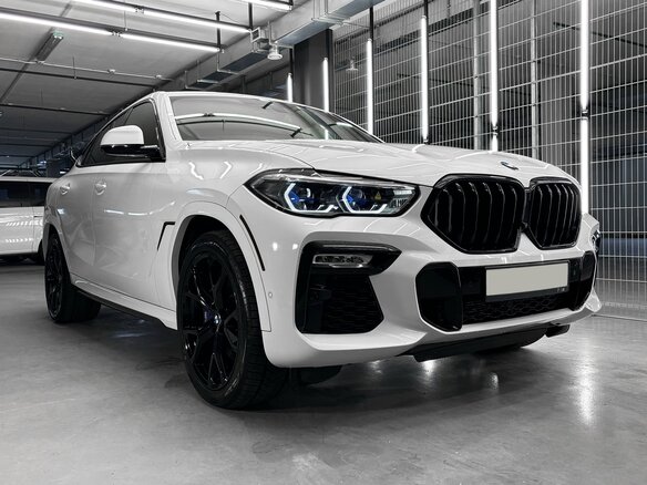 2020 BMW X6 40i III (G06), белый, 5943336 рублей
