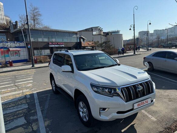 2018 Toyota Land Cruiser Prado 150 Series Рестайлинг 2, белый, 4650000 рублей - вид 2