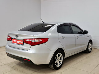 2014 Kia Rio III, серебристый, 950000 рублей, вид 4