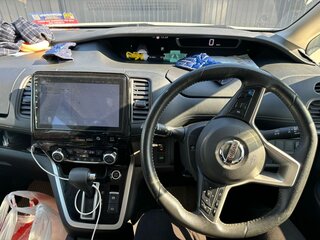 2018 Nissan Serena S-Hybrid V (C27), белый, 2200000 рублей, вид 5