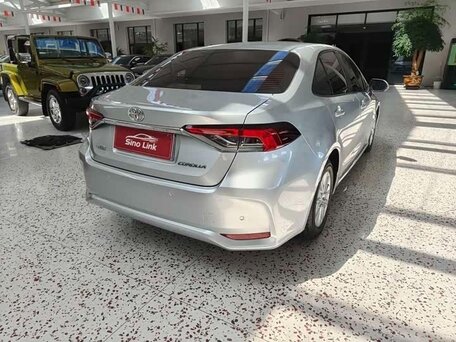 2023 Toyota Corolla XII (E210), серебристый, 1600000 рублей, вид 4
