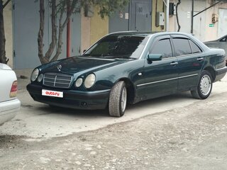 1999 Mercedes-Benz E-Класс 220 II (W210, S210), зелёный, 700000 рублей, вид 1