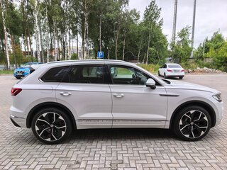 2019 Volkswagen Touareg III, белый, 4300000 рублей, вид 4