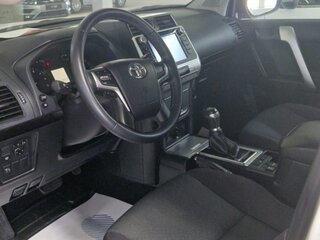 2018 Toyota Land Cruiser Prado 150 Series Рестайлинг 2, белый, 4250000 рублей, вид 5