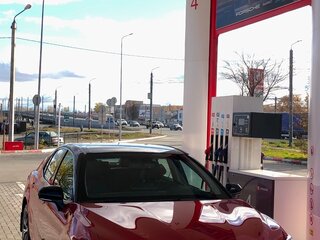 2021 Toyota Camry VIII (XV70) Рестайлинг, красный, 3742140 рублей, вид 2
