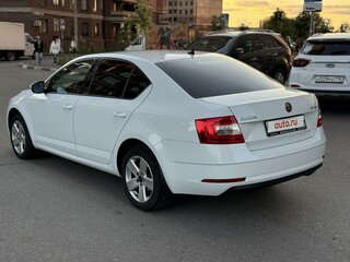 2018 Skoda Octavia III (A7) Рестайлинг, белый, 1740000 рублей, вид 5