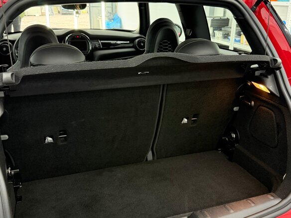 2020 Mini Hatch Cooper S III (F55/F56) Рестайлинг, красный, 3200000 рублей - вид 9
