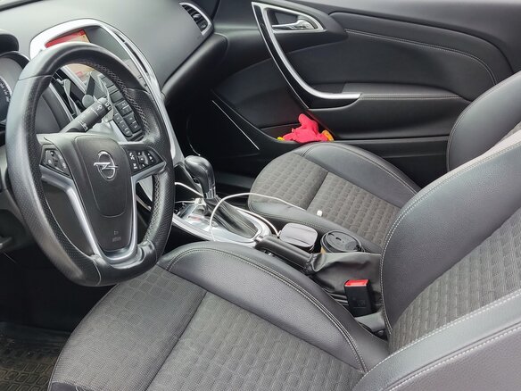 2014 Opel Astra GTC J Рестайлинг, белый, 1700000 рублей - вид 5
