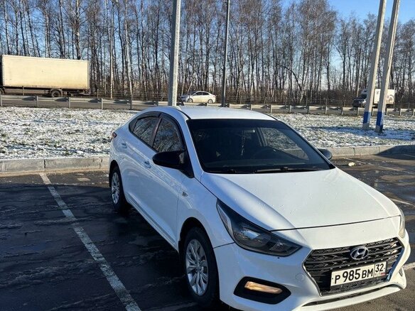 2018 Hyundai Solaris II, белый, 1000000 рублей - вид 3
