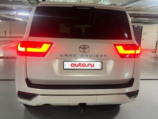 2021 Toyota Land Cruiser 300 Series, белый, 10550000 рублей, вид 2
