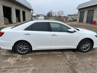 2015 Toyota Camry VII (XV50) Рестайлинг, белый, 2250000 рублей, вид 4