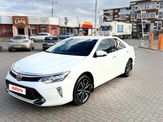 2017 Toyota Camry VII (XV50) Рестайлинг 2, белый, 2100000 рублей, вид 1