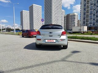 2013 Chevrolet Cruze I Рестайлинг, серебристый, 690000 рублей, вид 3