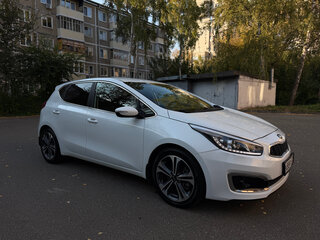 2016 Kia Ceed II Рестайлинг, белый, 1450000 рублей, вид 1