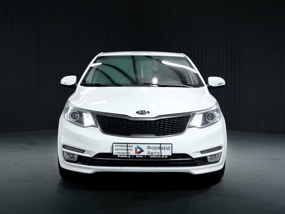 2015 Kia Rio III Рестайлинг, белый, 880000 рублей - вид 1
