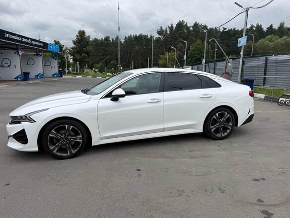 2021 Kia K5 III, белый, 1950000 рублей - вид 3