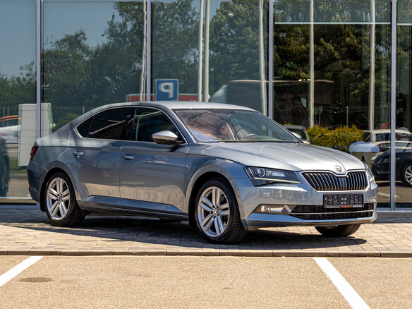 2017 Skoda Superb III, серый, 1595000 рублей - вид 2