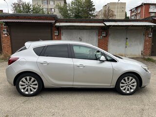 2010 Opel Astra J, серебристый, 400000 рублей, вид 3